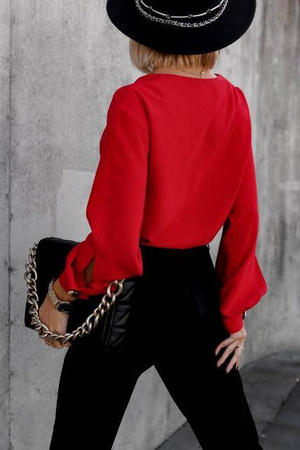 Czerowna koszulowa bluzka damska z dekoltem i wycięciami przy rękawach MAROON WINGS