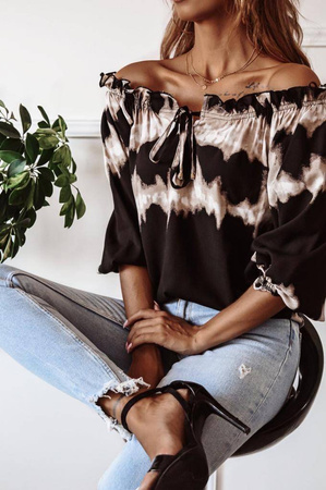Czarna bluzka hiszpanka z odkrytymi ramionami BLACK AUTUMN, rękaw wykończony gumką.