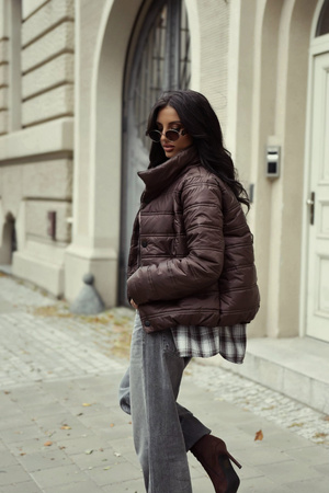 Czekoladowa krótka kurtka damska KLAUDIA