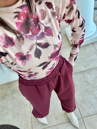 Beżowa dopasowana bluzka damska w bordowe kwiaty SKIN