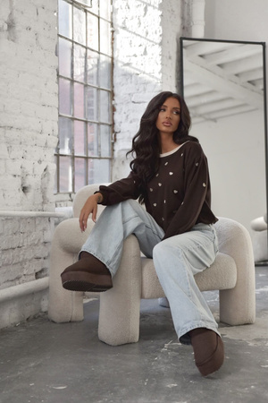 Brązowy sweter damski w serduszka SWEET HEART