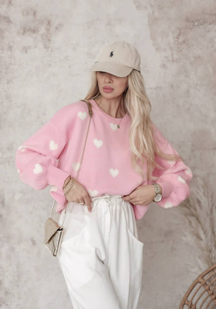 Cukierkowo-różowy  sweter damski w beżowe serduszka HEART 