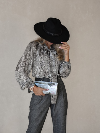 Biało czarna bluzka damska w zwierzecy print SIMPLY