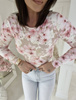  Pudrowo-różowa elastyczna dopasowana bluzka damska w kwiatowy print LEJDIi