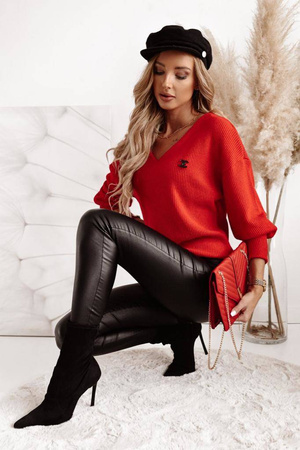 Czerwony sweter damski o ciekawym splocie z dekoltem V DREAMS