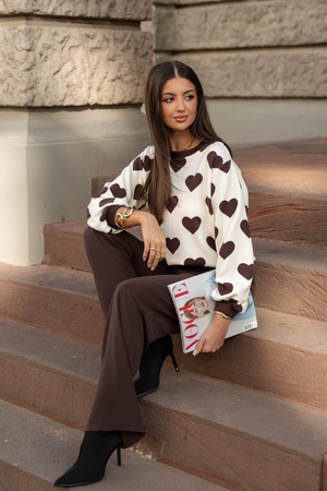 Śmietankowy sweter damski w serduszka XANA HEART