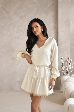Śmietankowa sukienka damska z falbanka SIDE
