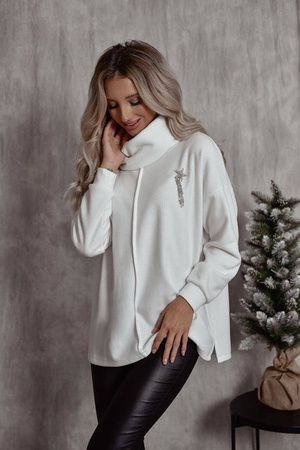 Biały luźny sweter damski z golfem STAR