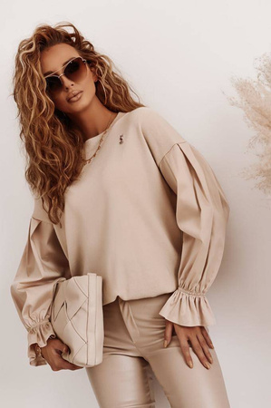 Beżowy sweter z eleganckim koszulowym rękawem