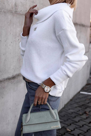 Biały sweter damski z golfem LAMOUR