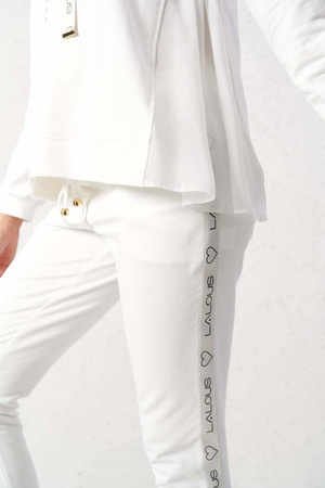 Białe dresowe spodnie damskie z lampasem LALOUS DELICATE