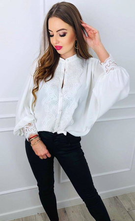 Biała oversizeowa koszula damska z haftowanym zdobieniem przy guzikach ANGEL SHIRT