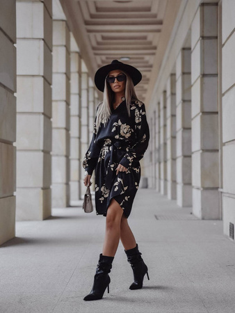 Czarna satynowa sukienka damska w kwiaty SIMPLY STYLE