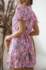 Różowo-fioletowa, krótka sukienka damska w kolorowy print ANASTAZJA