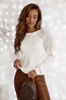 Biały sweter damski z falbanką przy ramieniu GRACIA