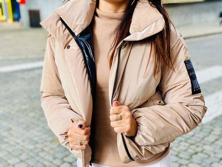 Beżowa kurtka damska z kapturem satynowy mat LAVOS