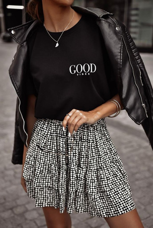 Czarna bluzka damska z krótkim rękawem GOOD VIBES