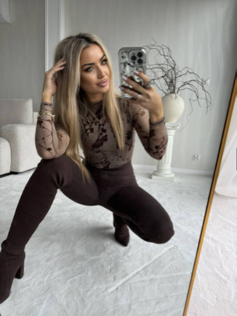 Czekoladowa dopasowana bluzka damska SKIN