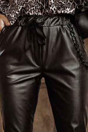 Długie czarne ekoskóra spodnie CZARNY AFTER SUMMER by X, pas i nogawka wykończone gumką.