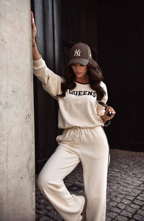 Śmietankowy bawełniany damski komplet dresowy QUEENS