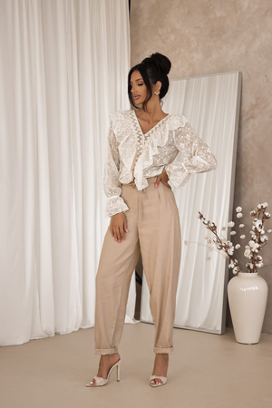 Śmietankowa bluzka damska z ozdobną falbaną ALEX