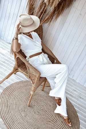 Biały komplet damski z wiązaną na dole kopertową bluzką XANA PARADE