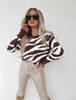 Biało-brązowy sweter damski z motywem zebry z dodatkiem kaszmiru ZEBRA STYLE