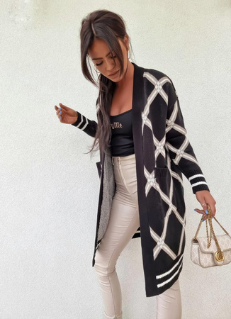 Czarny sweter damski w geometryczny wzór CLASSY BY ME