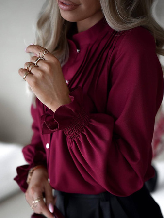 Bordowa koszula damska z zaszewkami i marszczeniem przy rękawie SIMPLY ELEGANCE.