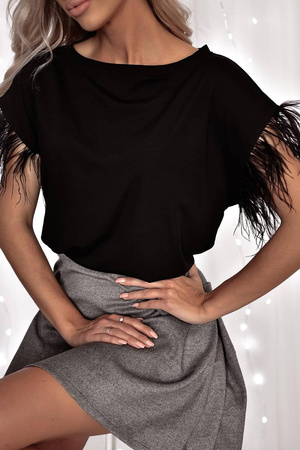 Czarna bluzka z piórami AKACJA