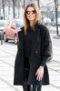Czarny oversiezowy płaszcz damski ze ściągaczem przy rękawach i kołnierzem BELLA DAME