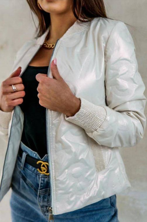 Kurtka biało-perłowa z wytłaczanymi literami