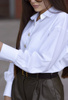 Biała koszula damska z ozdobnymi  guzikami ISMENA 