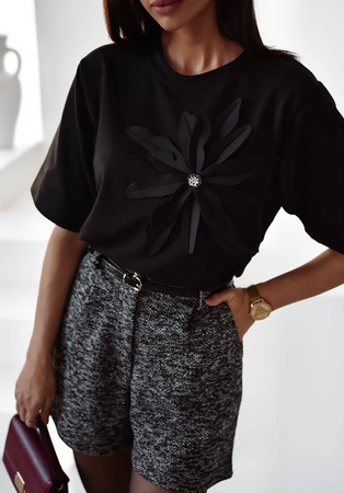 Czarny T-shirt damski z ozdobnym kwiatem ELIXA