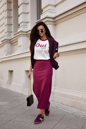 Biały T-shirt damski z krótkim rękawem z bordową lamowką QUI MERCI