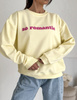   Cytrynowa bluza damska zdobiona napisem ROMANTIC 