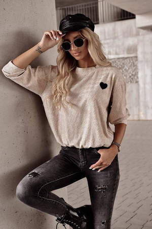 Kremowy sweter damski z długim rękawem z serduszkiem HEART XANA