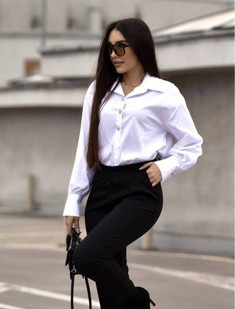 Biała koszula damska z ozdobnymi guzikami ISMENA