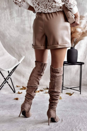 Beżowe szorty damskie z eko skóry MARIETTE