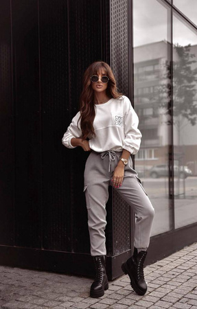 Biała bluza damska z regulowanym ściągaczem XANA VIBES