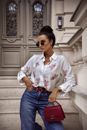 Biała klasyczna koszula damska z bordowym haftem MELODY