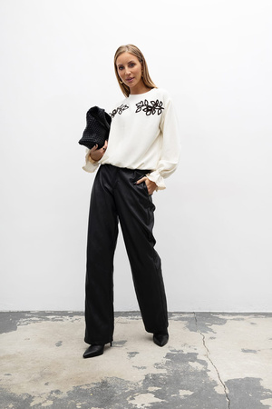 Ecru sweter damski z ozdobnym wzorem PAOLA