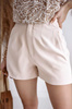 Beżowe wiskozowe krótkie spodenki damskie z wysokim stanem XANA SUMMER