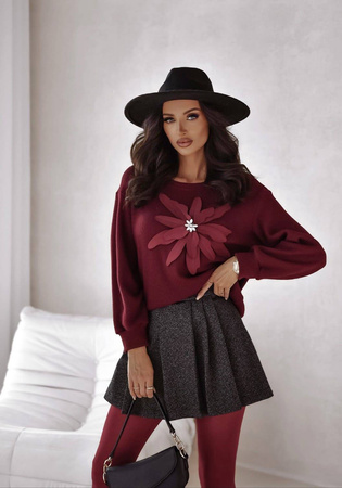 Bordowy sweter damski z ozdobnym kwiatem FLOWERS