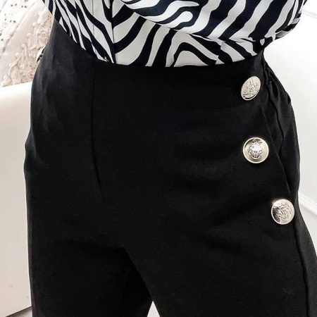 Czarne spodnie damskie w kant ozdobione guzikami ZOJA