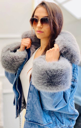 Jenasowa kurtka z szarym futerkiem przy kołnierzu i rękawach, MAY