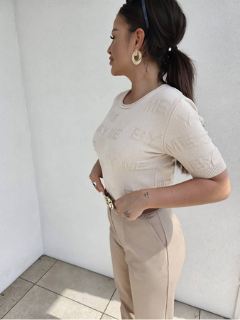 Beżowy sweter damski PARIS z wytłaczanymi logo BY Me