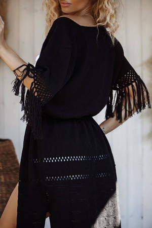 Czarna dzianinowa narzutka damska z frędzlami i wiązaniem JULIETTE
