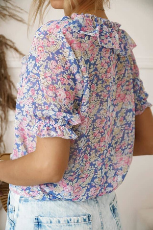 Niebieska bluzka z krótkim rękawem damska z kolorowe wzory z żabotem i wiązaniem na dole NAOMI