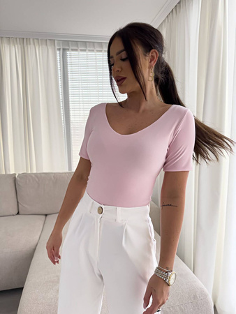 Jasno-różowa dopasowana bluzka damska z krótkim rękawem i dekoltem UNIQUE